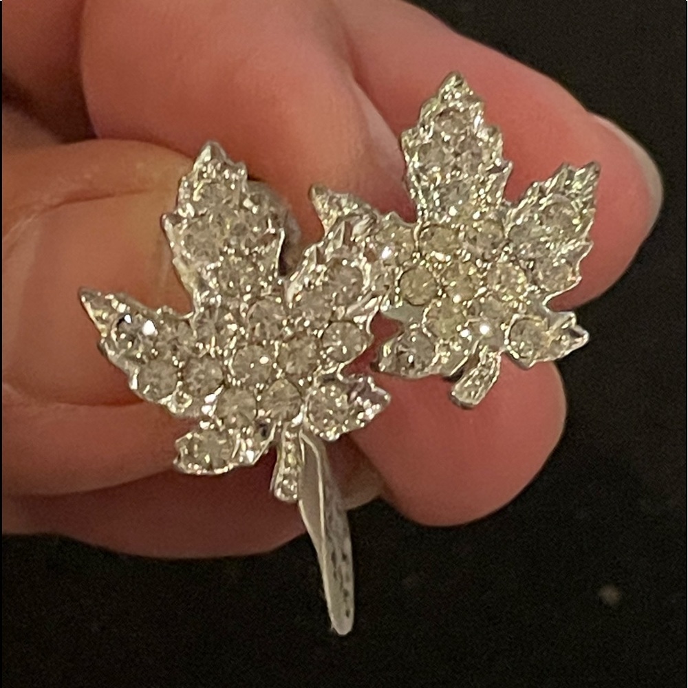 Silvertone rhinestone screwback maple leaf earrings. GO LEAFS!
